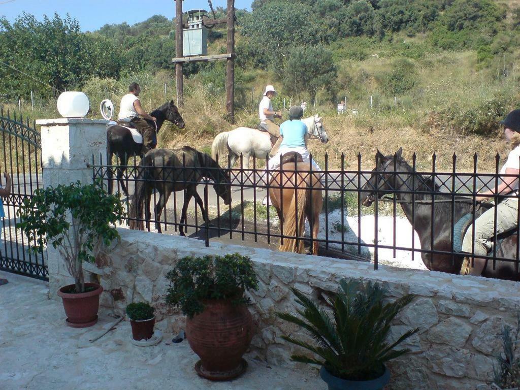 Lazaratos Hotel Kouvalata Luaran gambar